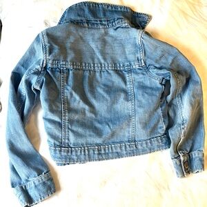 GAP kids. Size small Jean Jacket. Snap buttons. Great condition.